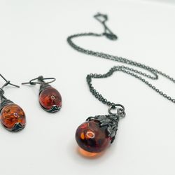 25” Amber Pendant Necklace And Drop Earring Set