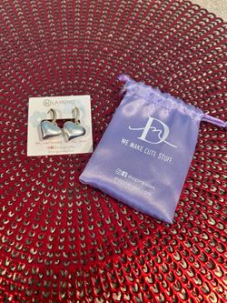 La Meno Heart Earrings