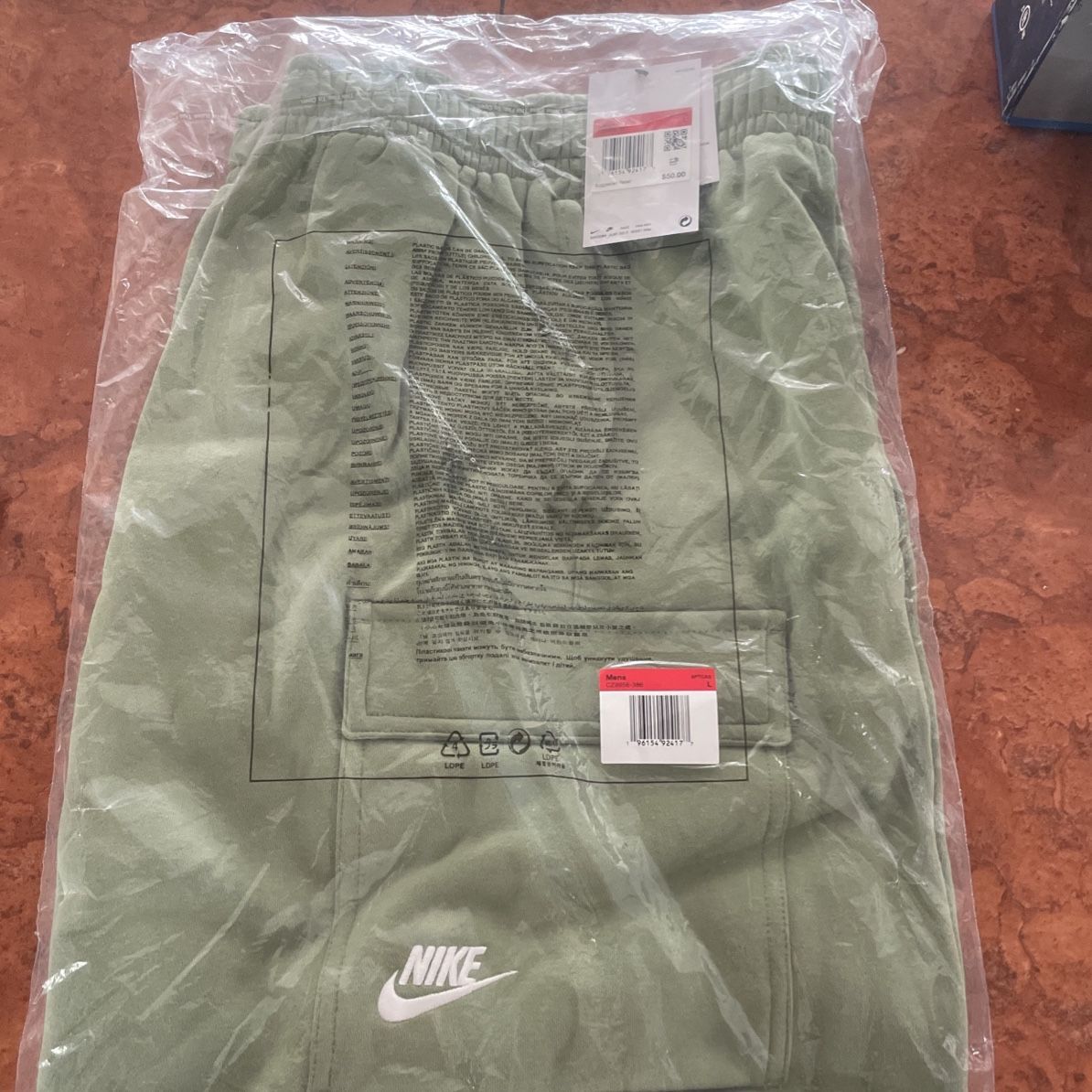 Men’s Nike Club Cargo Shorts, Size Large:Green -BRAND NEW-