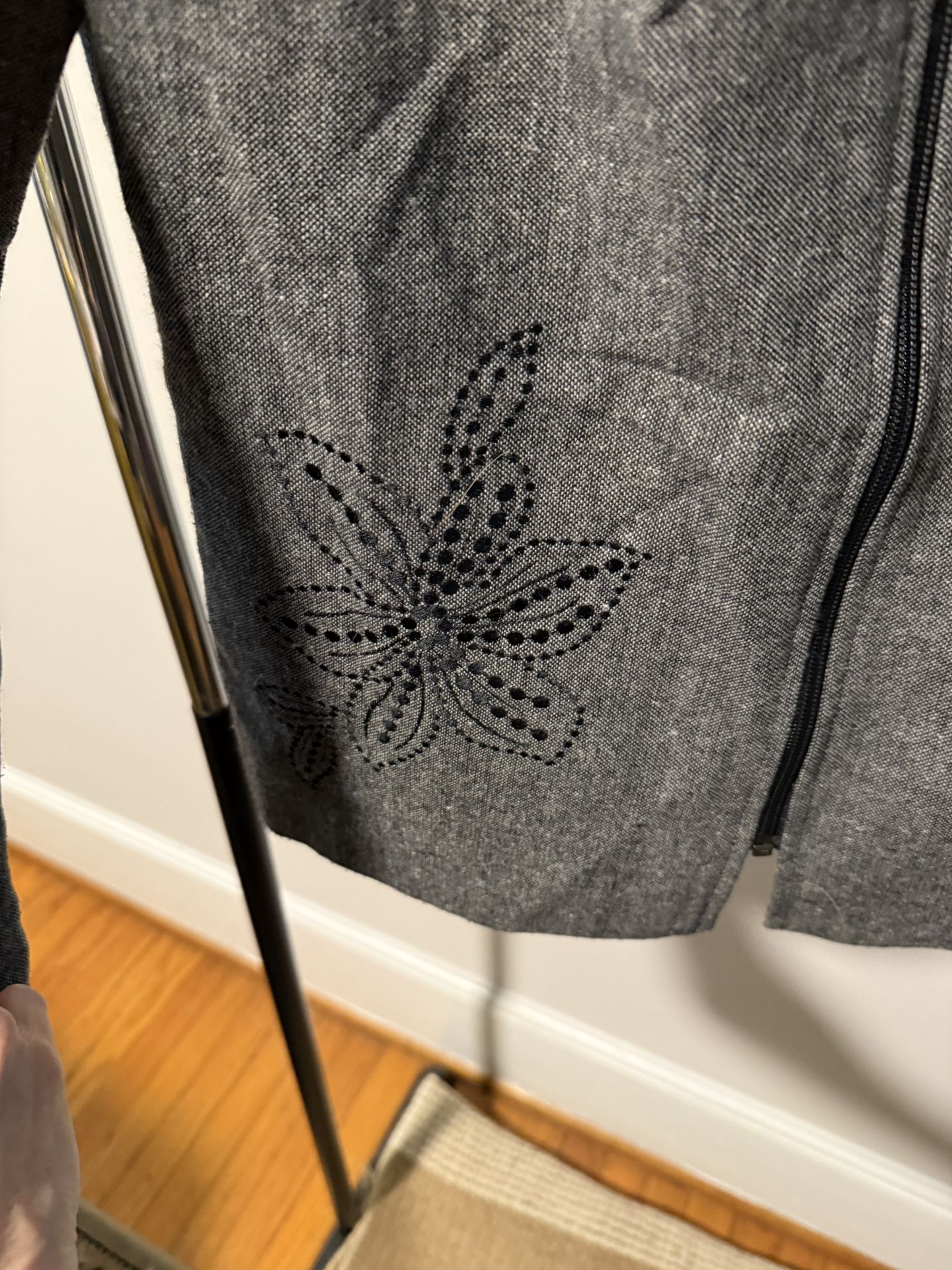 Get Embroidered Lightweight Jacket/blazer