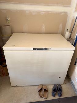 Whirlpool 15 Cu. Ft. Chest Freezer w/ baskets