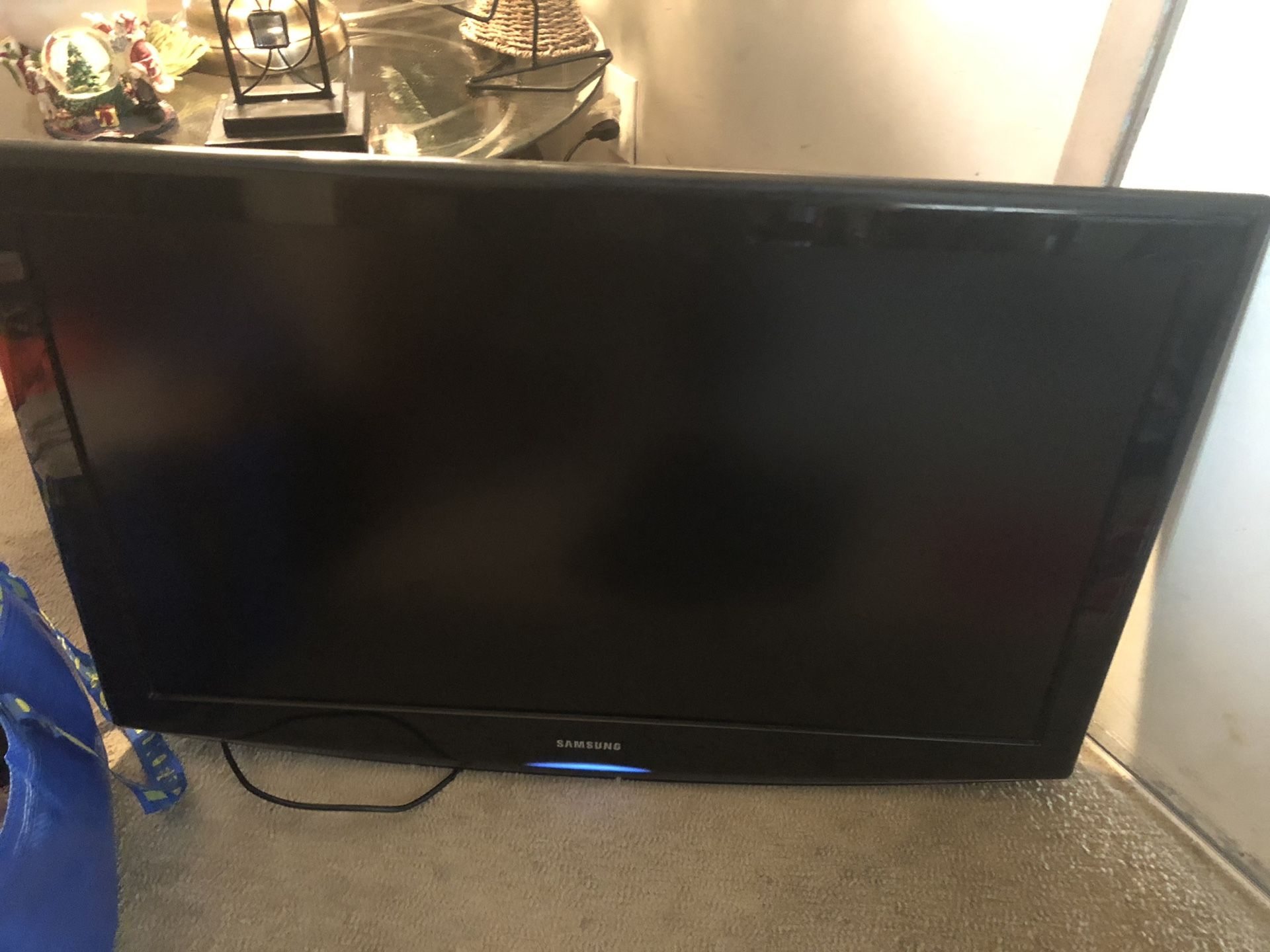 Samsung 50” excellent condition just turns on and turns off