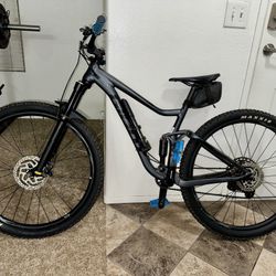 Giant Stance Mountain Bike