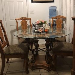 Dinning Table  Solid Wood Good Condition 
