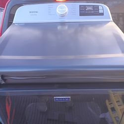 BRAND NEW SUPER KING SIZE CAPACITY ELECTRIC DRYER 