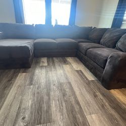 Sectional Couch Free Delivery 
