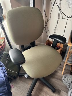 Desk Chair- Moving Need Gone by 9/29