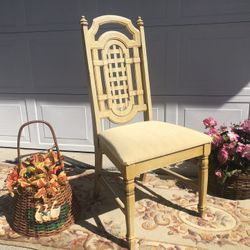 (1) Vintage Rustic European Accent Side Chair Read Description 