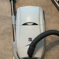 Canister Vacuum 