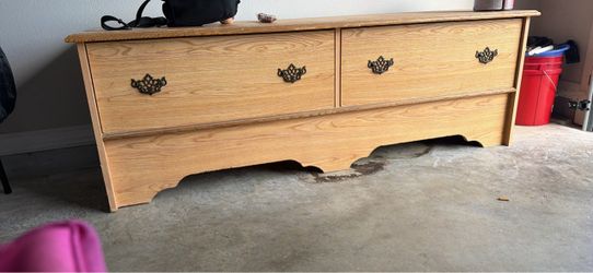 Dresser/stand