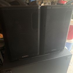 2 QSC CP8 SPEAKERS (8 INCH 1000WATTS EACH) 