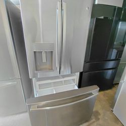 Un Refrijerador Tres Puertas Trrs Meses De Garantia  Se Yeva El Mismo Dia