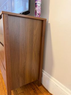 Dresser and 2 nightstand set