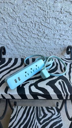 Globe Electric Designer Series 6-ft 3-Outlet USB Surge Protector Power Strip-used in great condition.