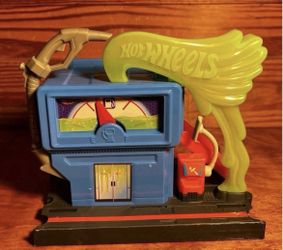 Hot Wheels Downtown Toxic Fuel Stop, Play Set
