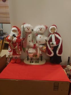 MR AND MRS SANTAS PLUS SNOWMAN FAMILY 