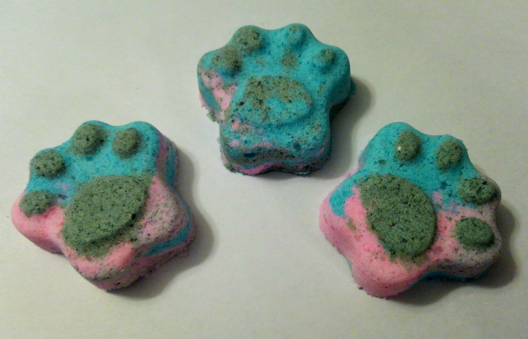 Paw print bath bombs made with coconut oil