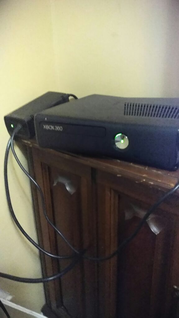 Xbox 360 slim 250gb with one month online