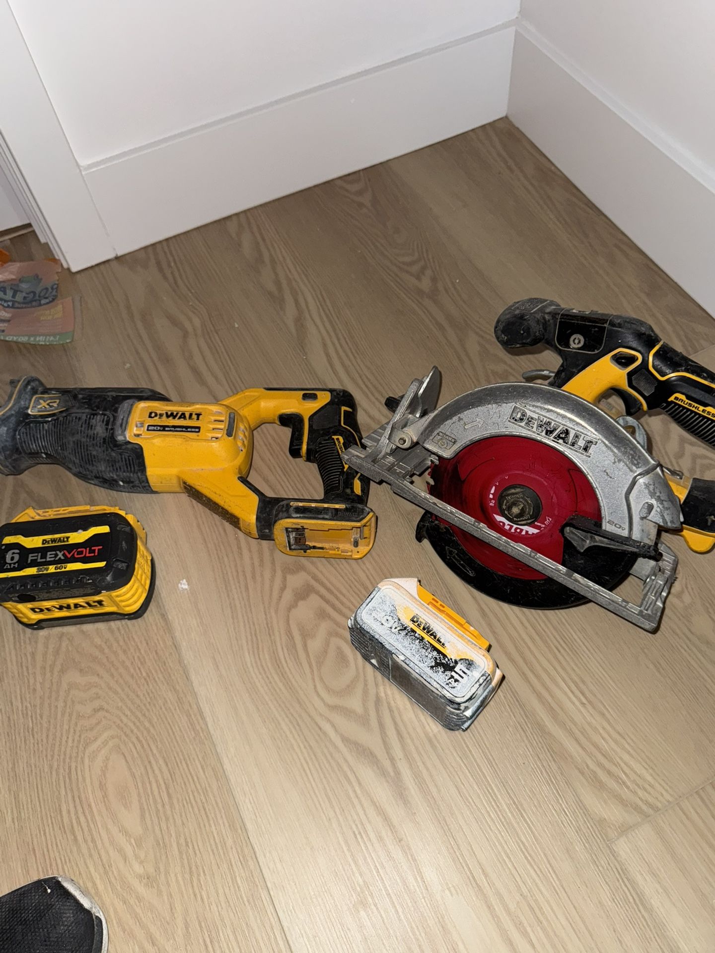 Herramientas Dewalt Y 2 Baterías