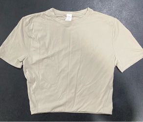 XS Lululemon Beige Cropped Short Sleeve T-Shirt