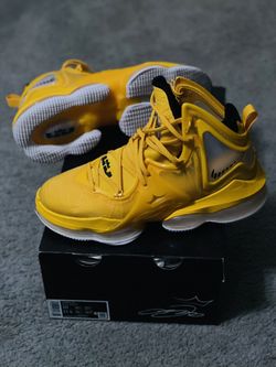 Nike Lebron 19 Lakers Gold