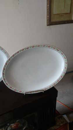 2 Serving plates