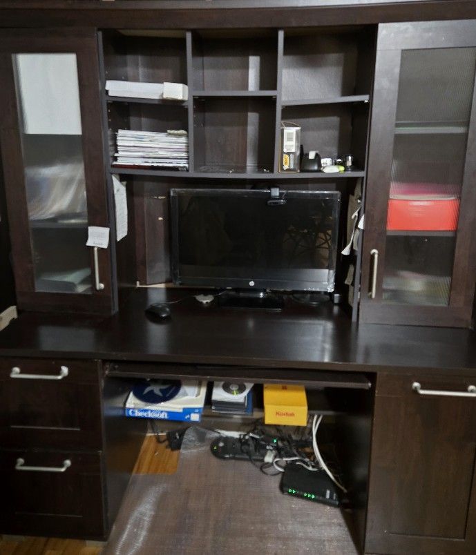Saunders Brown Office Desk w/ Matching Hutch *FREE*
