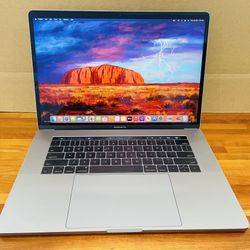 APPLe Macbook Pro 15” 2017 TouchBar 3.1Ghz  i7 16GB 500GB SSD OS Ventura