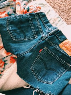 Levi’s/shorts/clothing