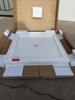 BRAND NEW!!! Dreamline 32x32” Center Drain Shower Base