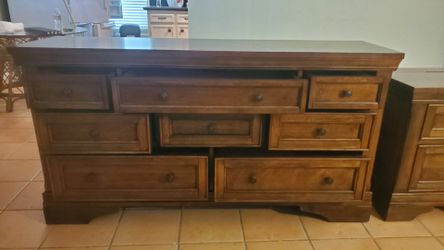 King size bedroom set (6 piece)