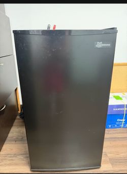 Mini refrigerator