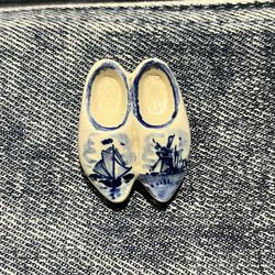 Vintage Delft Holland Blue & White Porcelain Dutch Clog Shoes Brooch