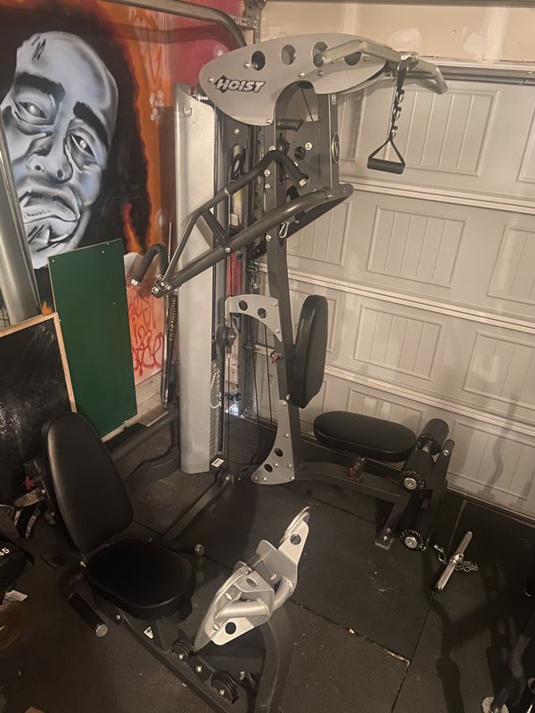 Hoist V3 + Leg Press & 200lb. weight stack for Sale in Fort Worth, TX