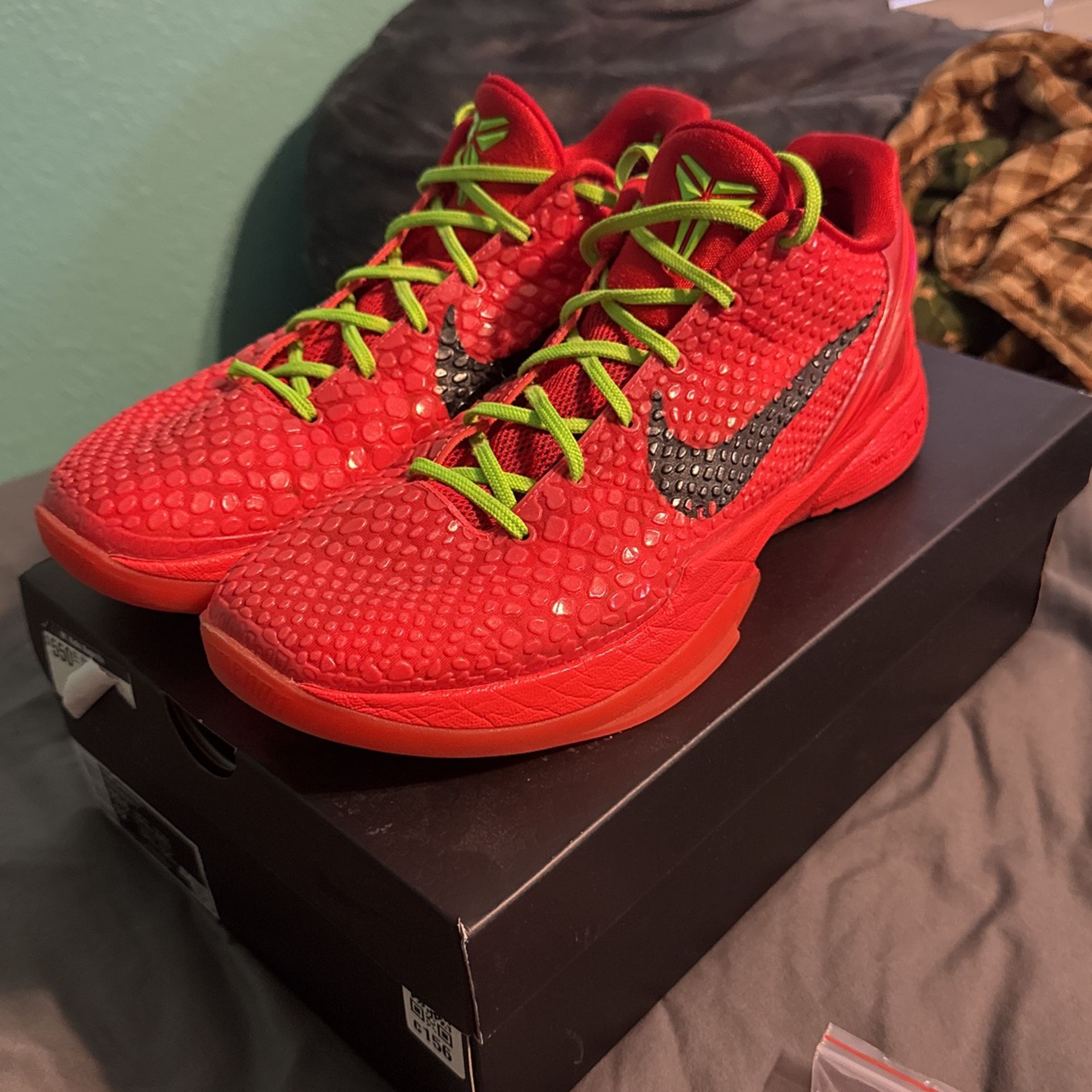 kobe 6 reverse grinches 10.5
