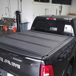 Bakflip MX4 Bed Tonneau Cover For 2017 To 2025 Nissan Titan  Bed Cover