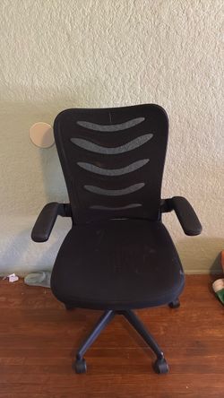 Black Mesh Office Chair with Armrests