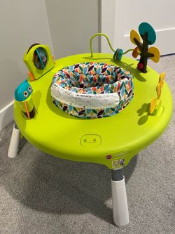 Clean baby activity center with a 360-degree rotating seat