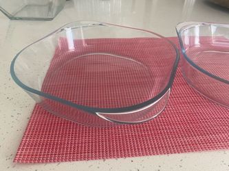 Glass baking dish