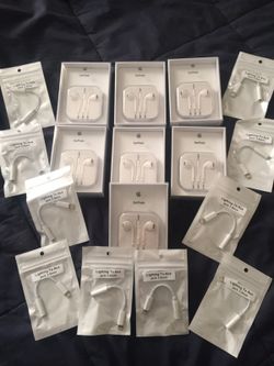 APPLE EARPODS AND LIGHTNING JACK