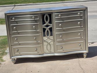DRESSER