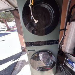 1,000$ Lg Stackable Gas Washer 