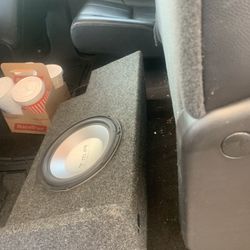 Power bass 500 watt Monoblock Amp and 10 inch underseat Subwoofer.Took out Chevrolet Silverado Hits Hard!Price is Firm!!!