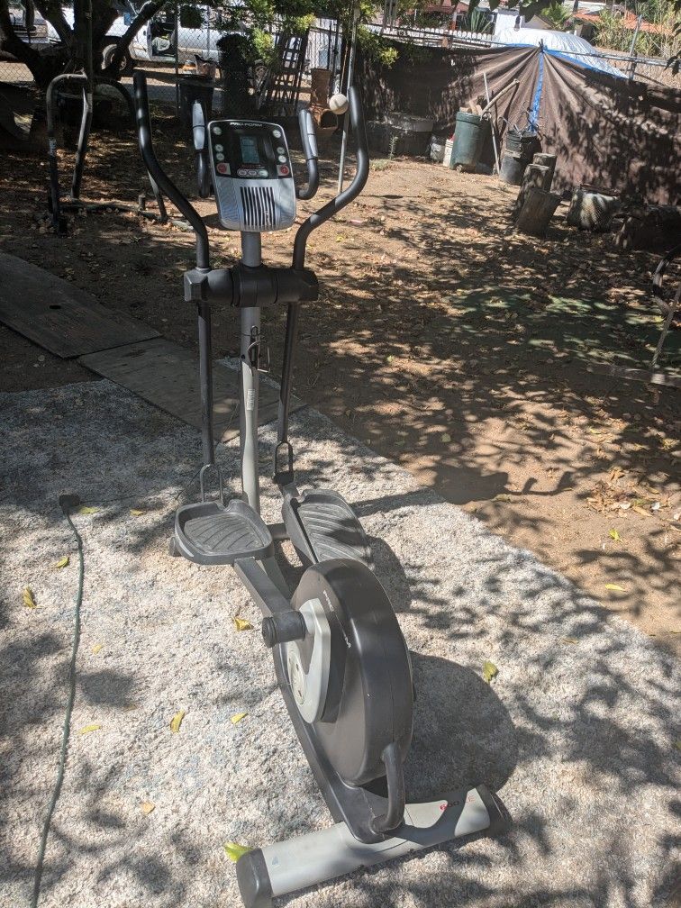 Jillian Elliptical Pro-form 600 LE.