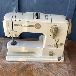 Bernina 730 Record sewing machine For Parts No Pedal No Power Cord Untested As I