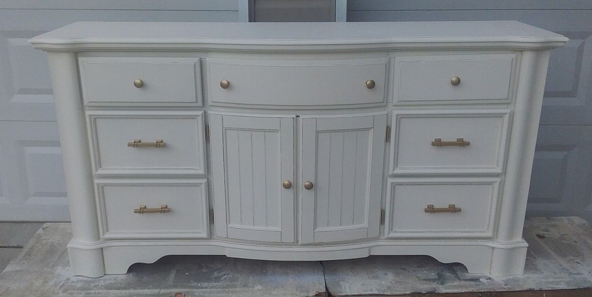 Stunning Cherry Bow Front Triple Dresser with 9 Drawers