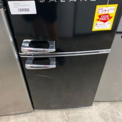 Galanz GLR40TBKER mini Fridge
