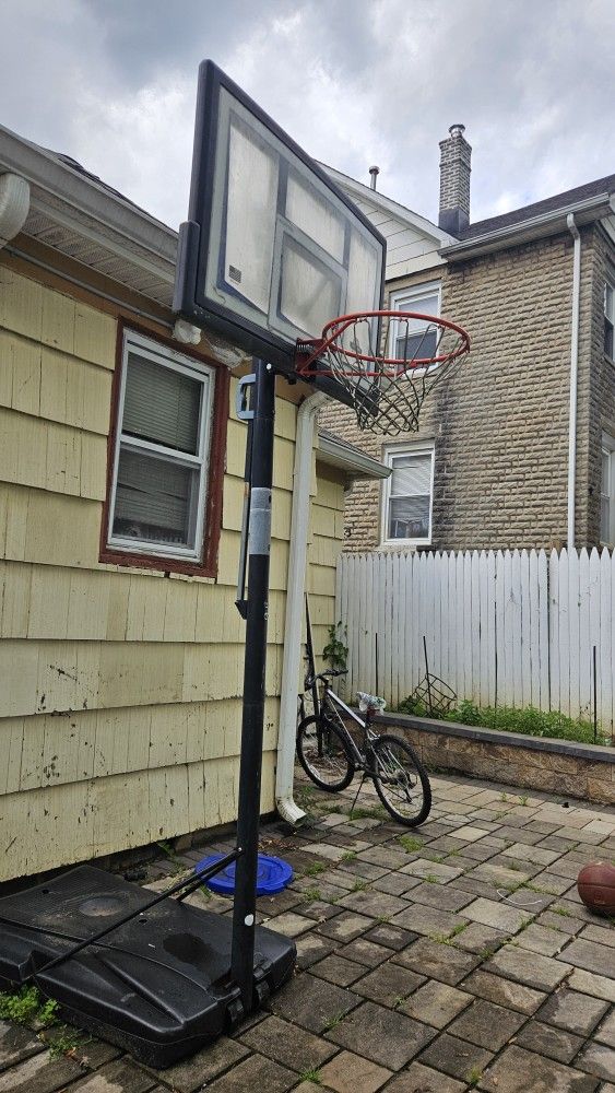 Lifetime Basketball Hoop Withstandble Of Rain And Snow