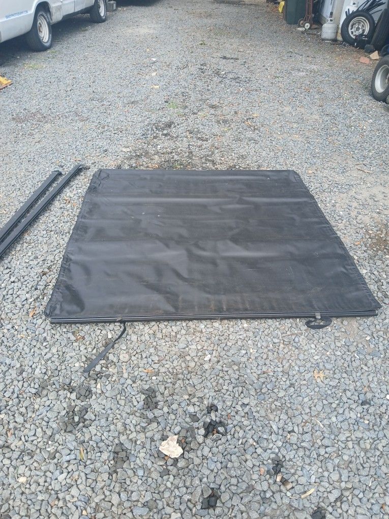07-2024 Chevy W/5.8 Bed Cover. Please Read
