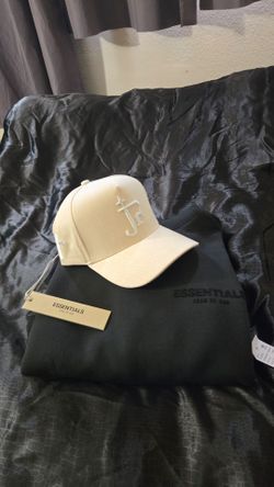 Set de gorra con sudadera  de color negro